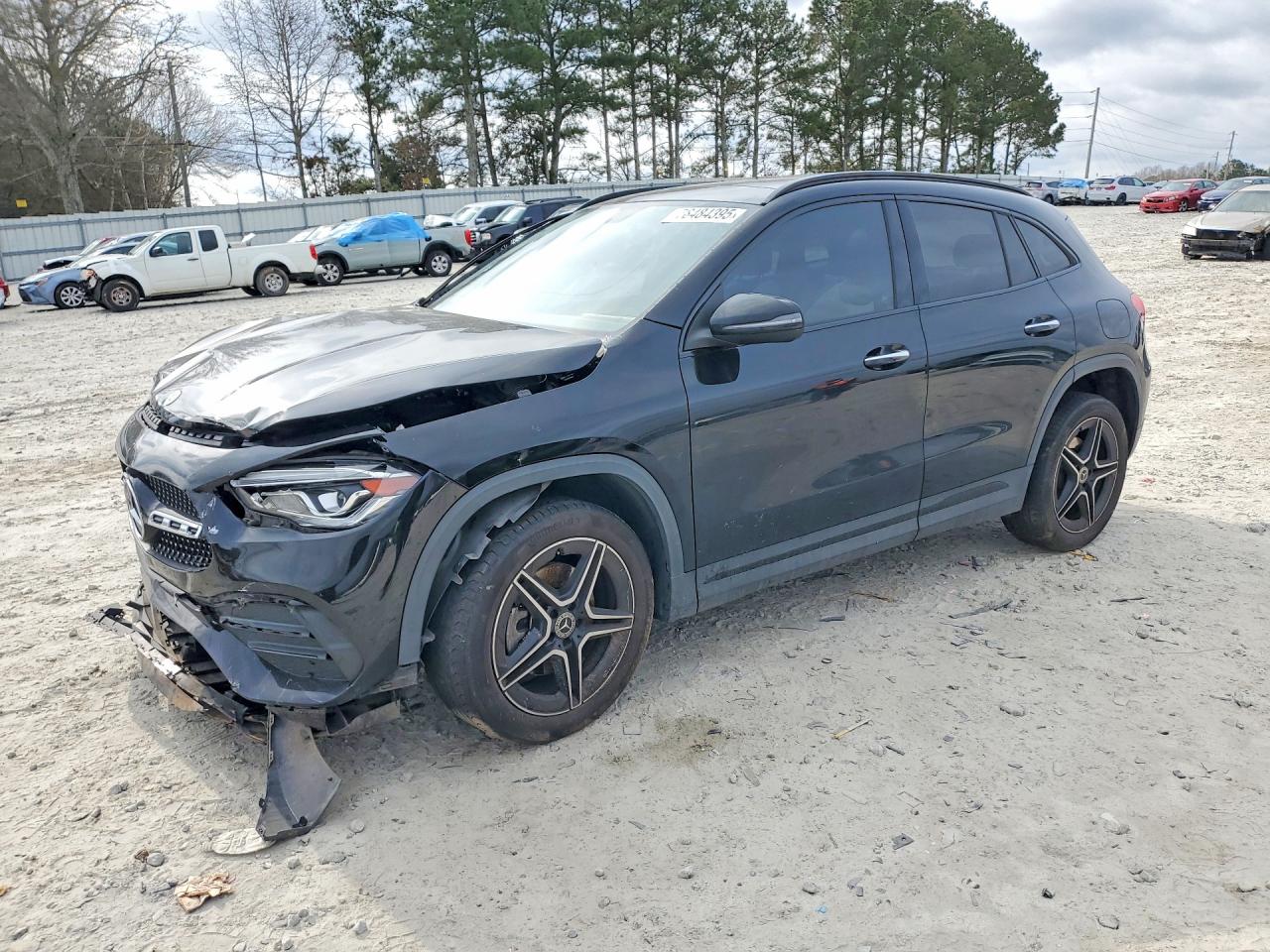 Salvage Mercedes-Benz GLA Image