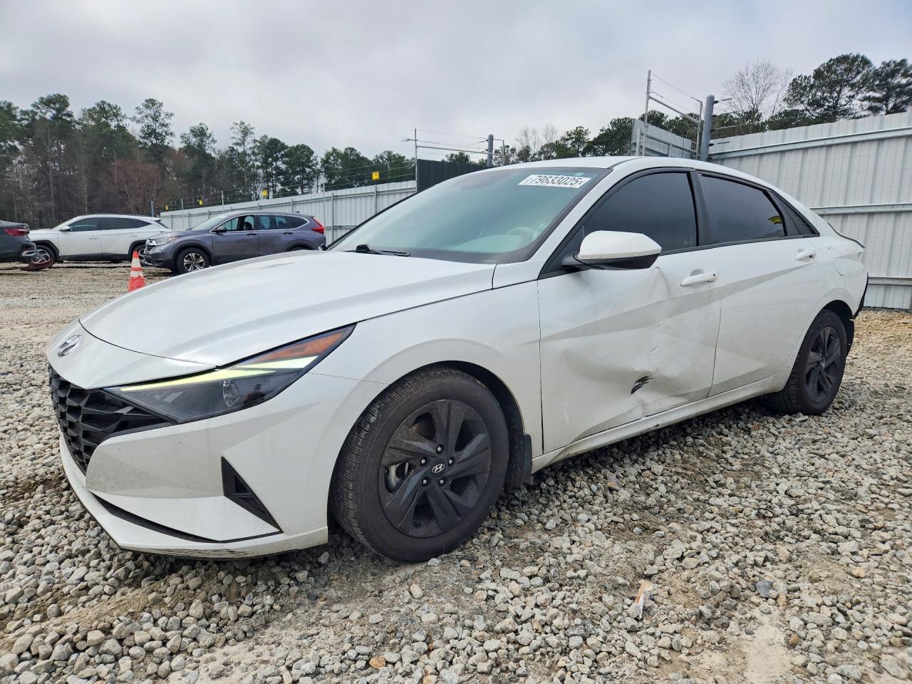 Salvage Hyundai ELANTRA Image