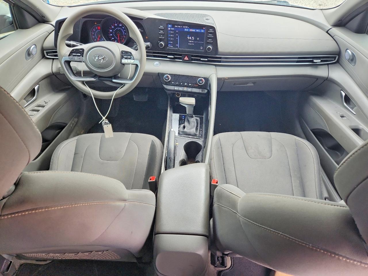 Hyundai ELANTRA Sel