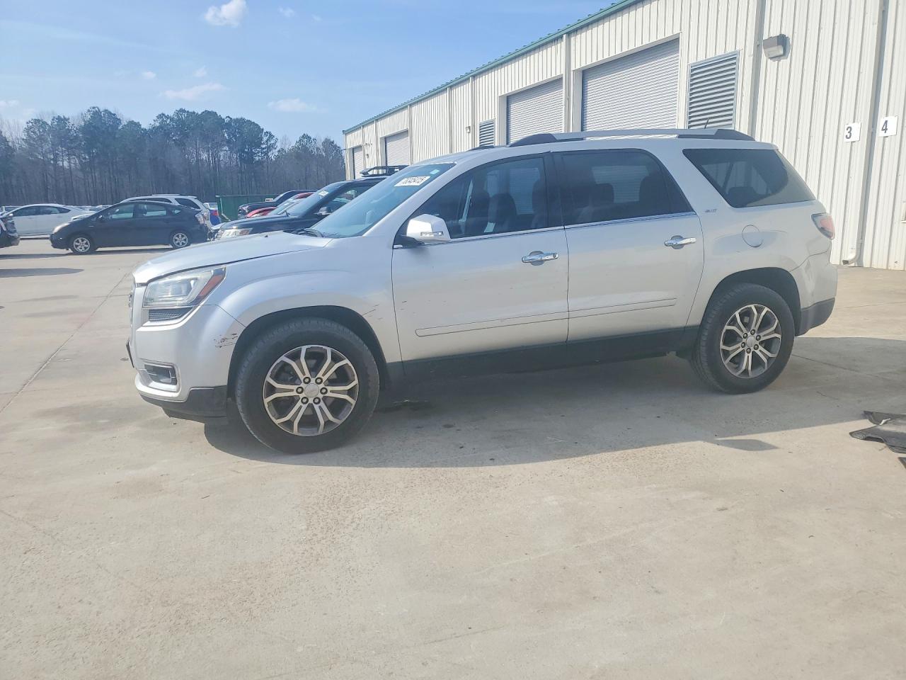 Salvage GMC Acadia Image