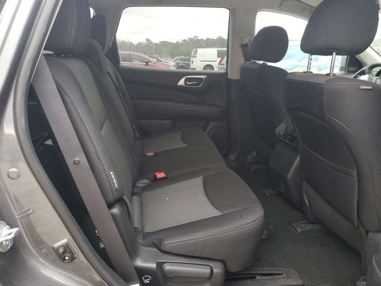 Nissan Pathfinder Sv