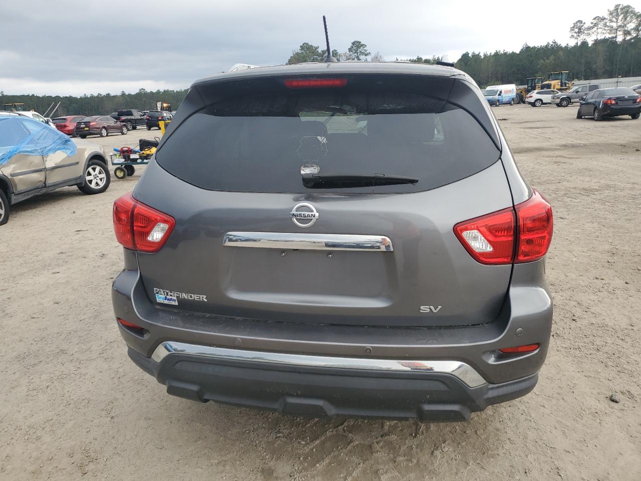 Nissan Pathfinder Sv