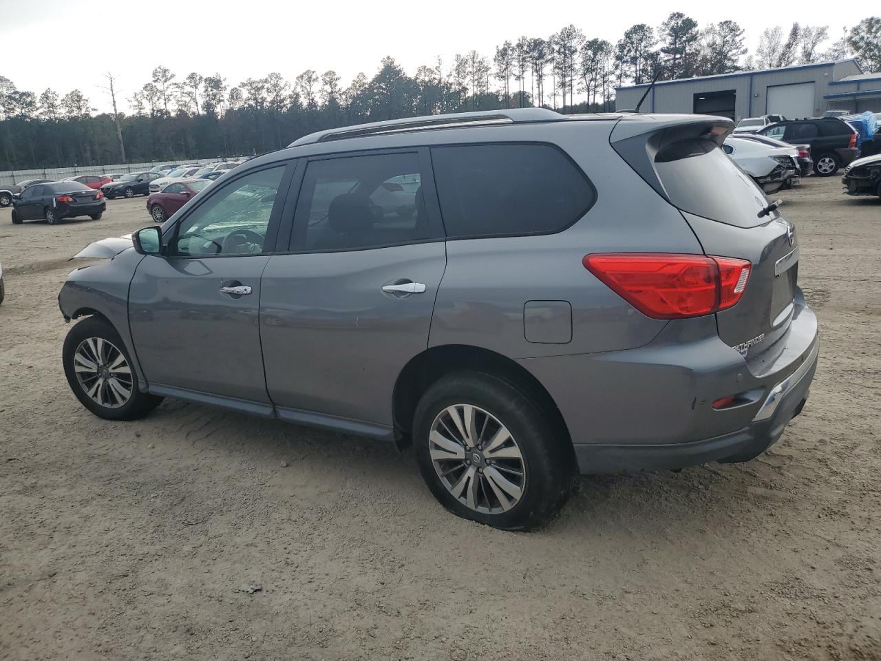 Nissan Pathfinder Sv