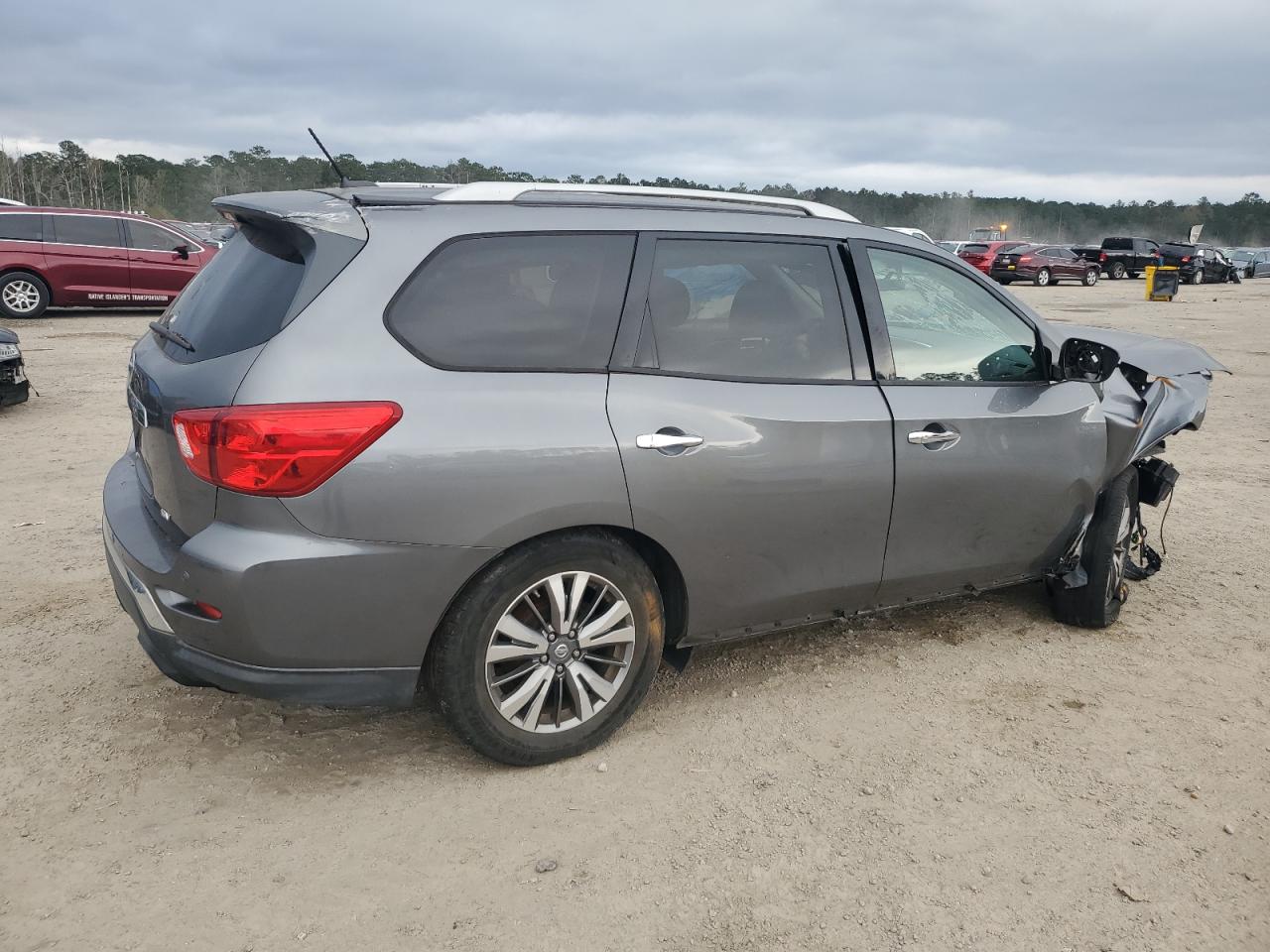 Nissan Pathfinder Sv