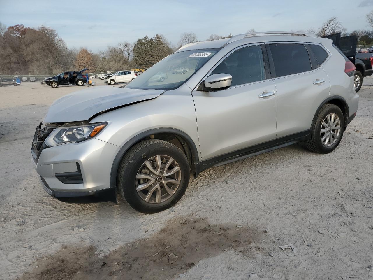 Salvage Nissan Rogue Image