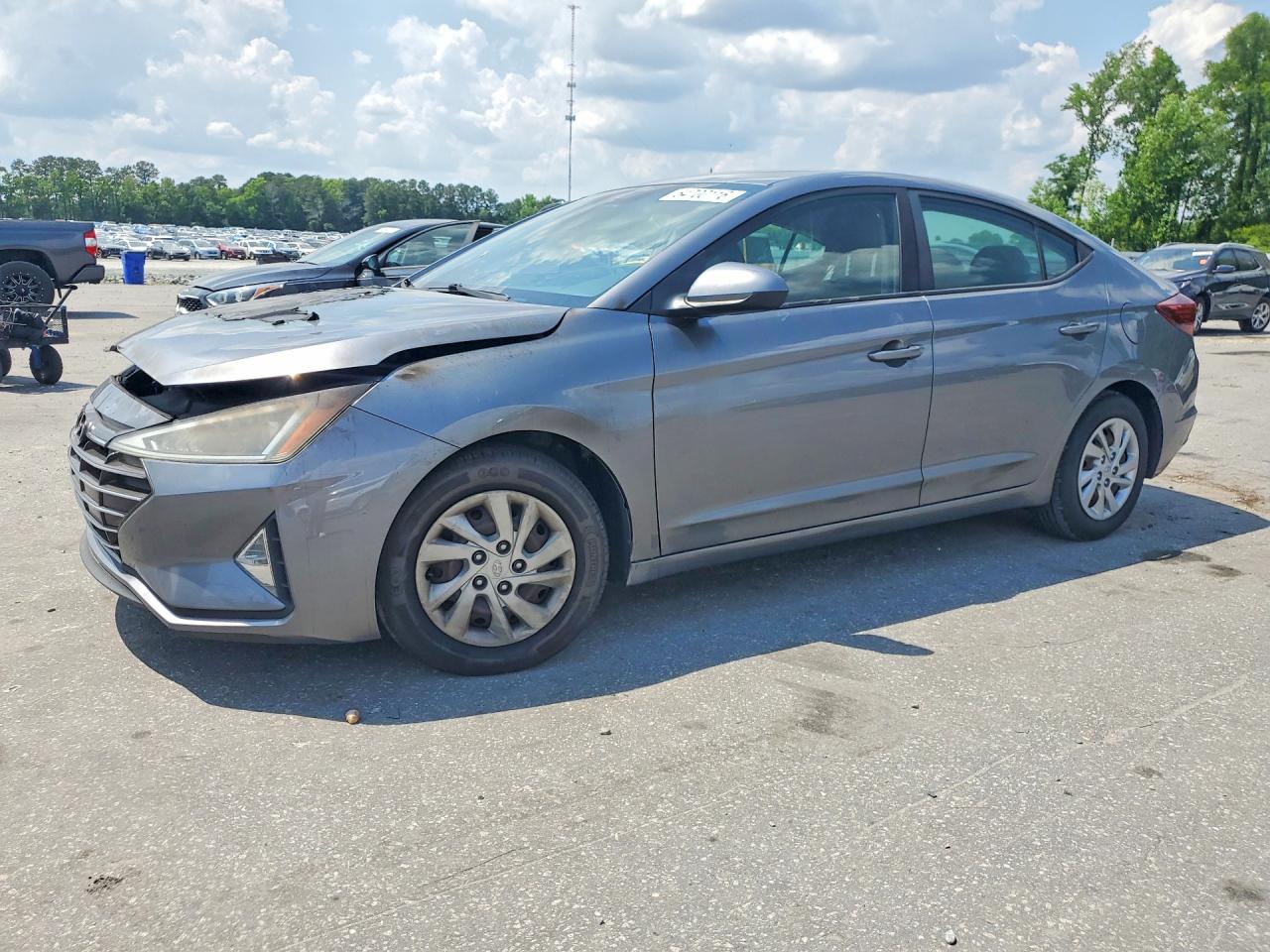 Salvage Hyundai ELANTRA Image