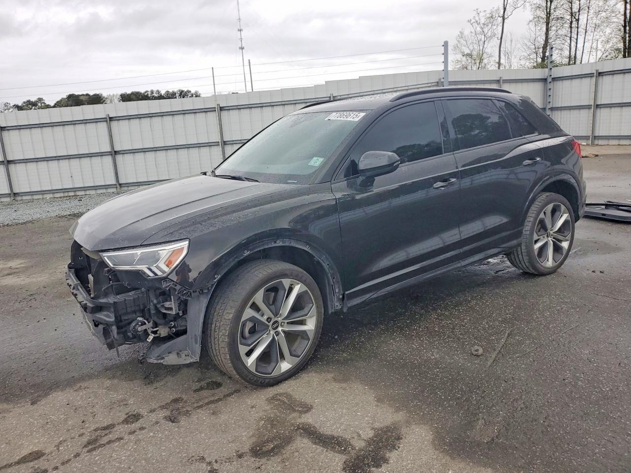Salvage Audi Q3 Image