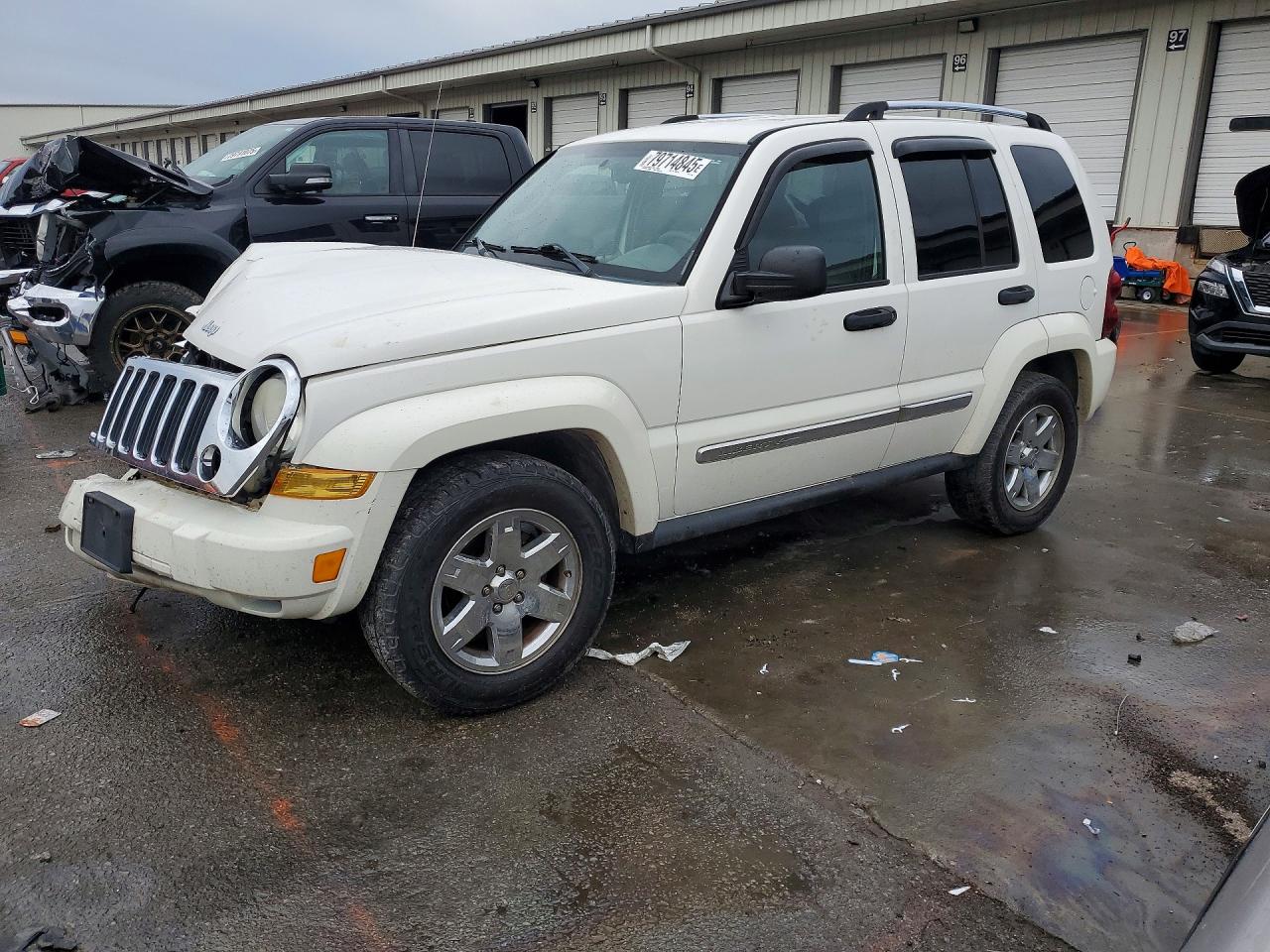 Salvage Jeep Liberty Image