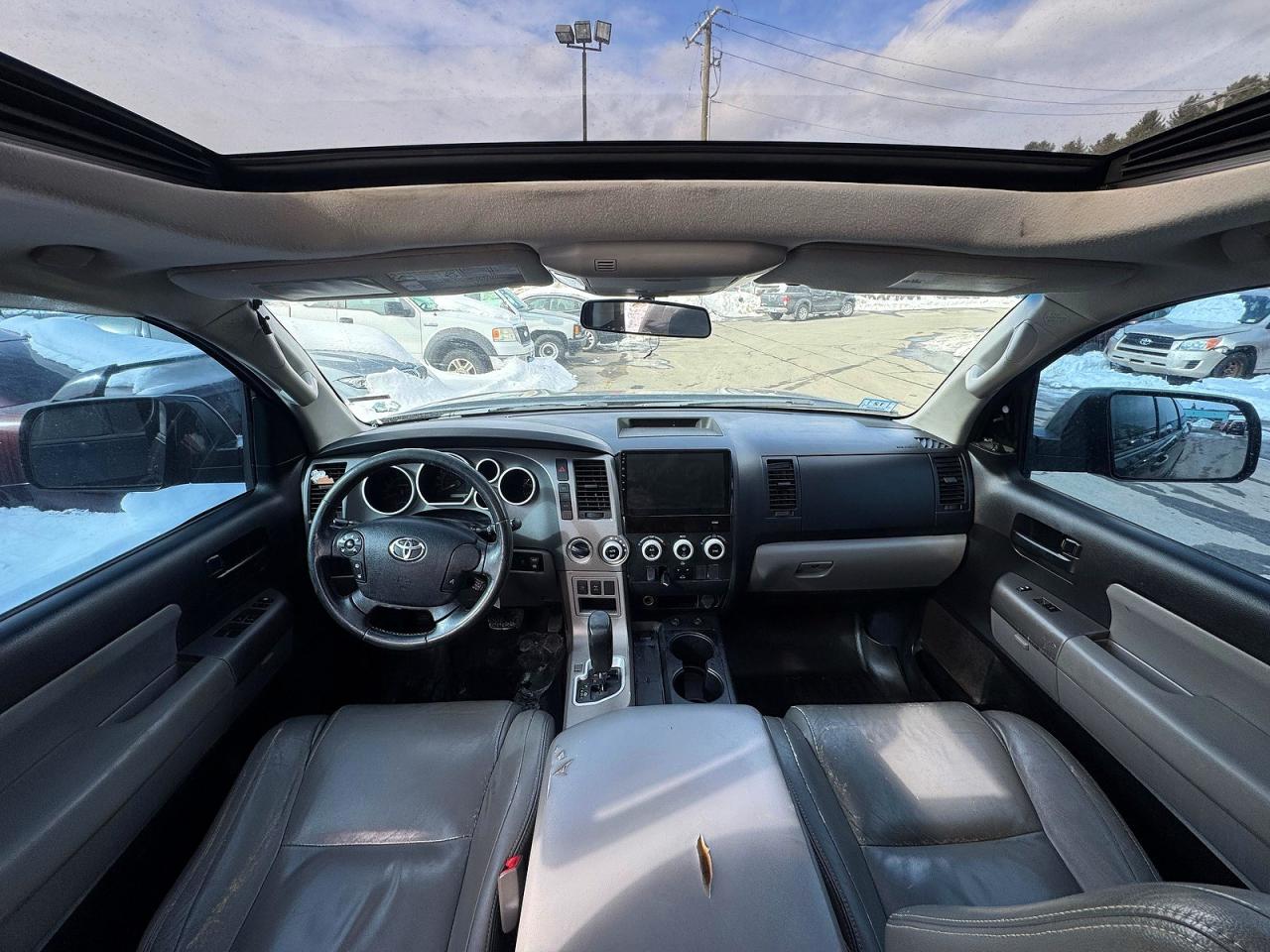 Toyota Sequoia Sr5