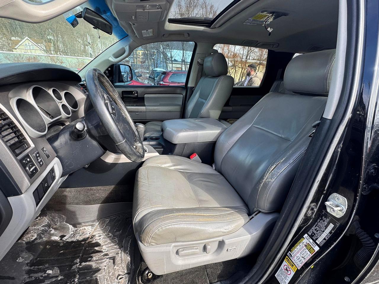 Toyota Sequoia Sr5