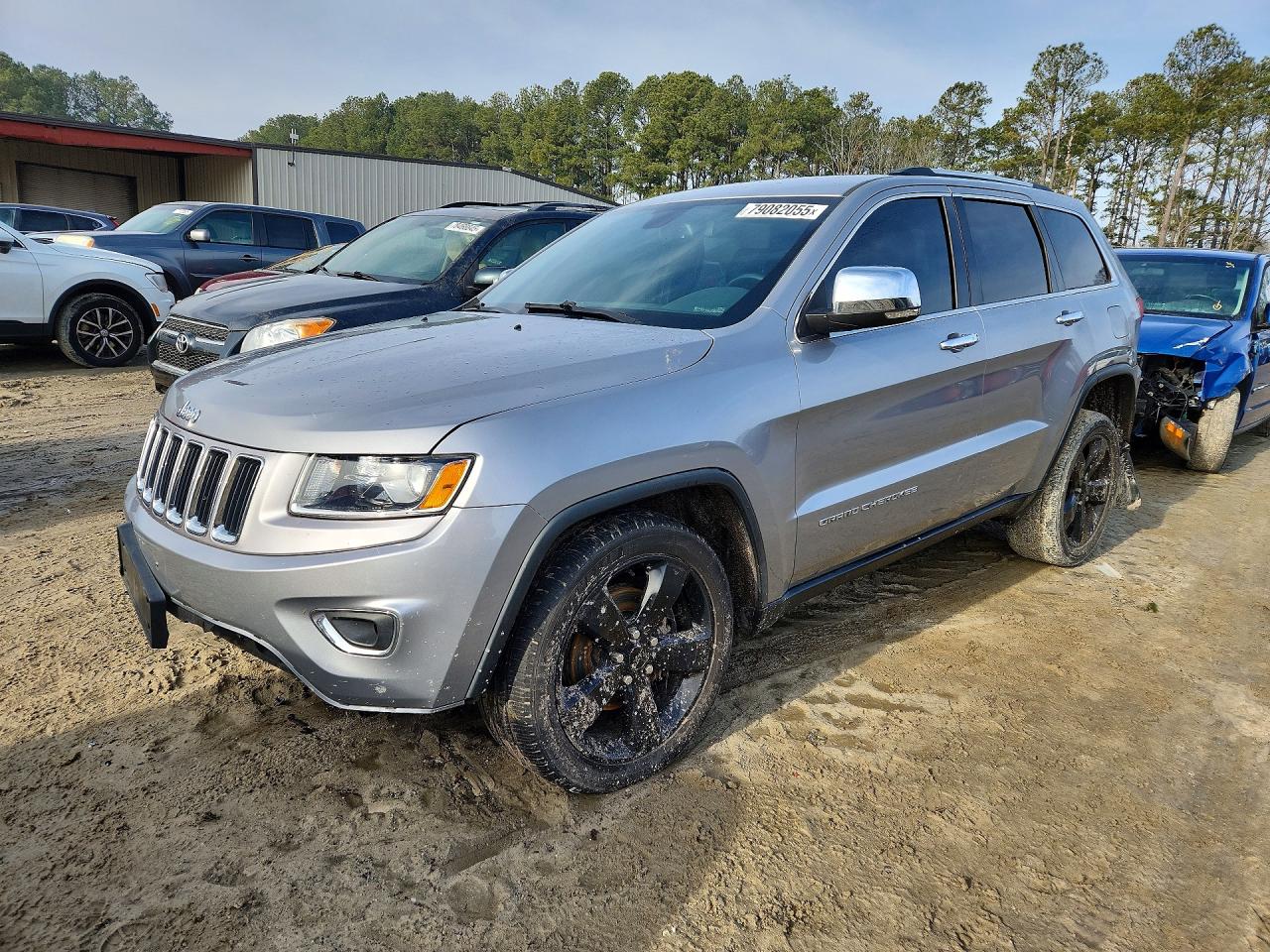 Salvage Jeep Cherokee Image
