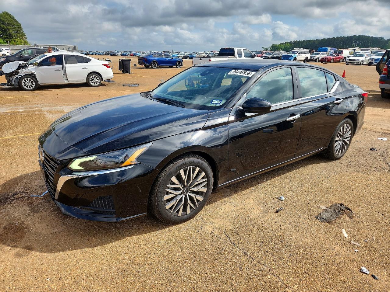 Salvage Nissan Altima Image