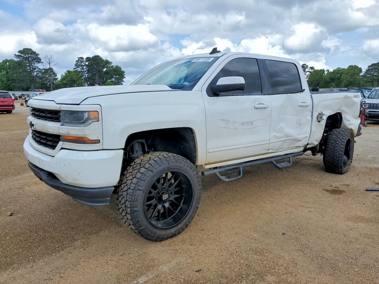 Salvage Chevrolet Silverado Image