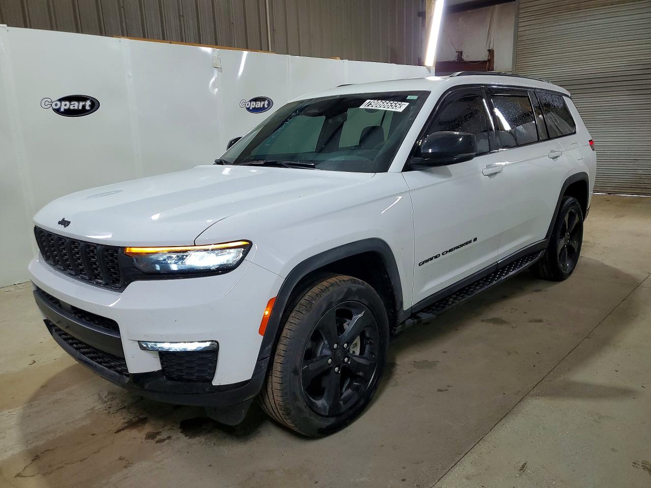 Salvage Jeep Grand Cherokee Image