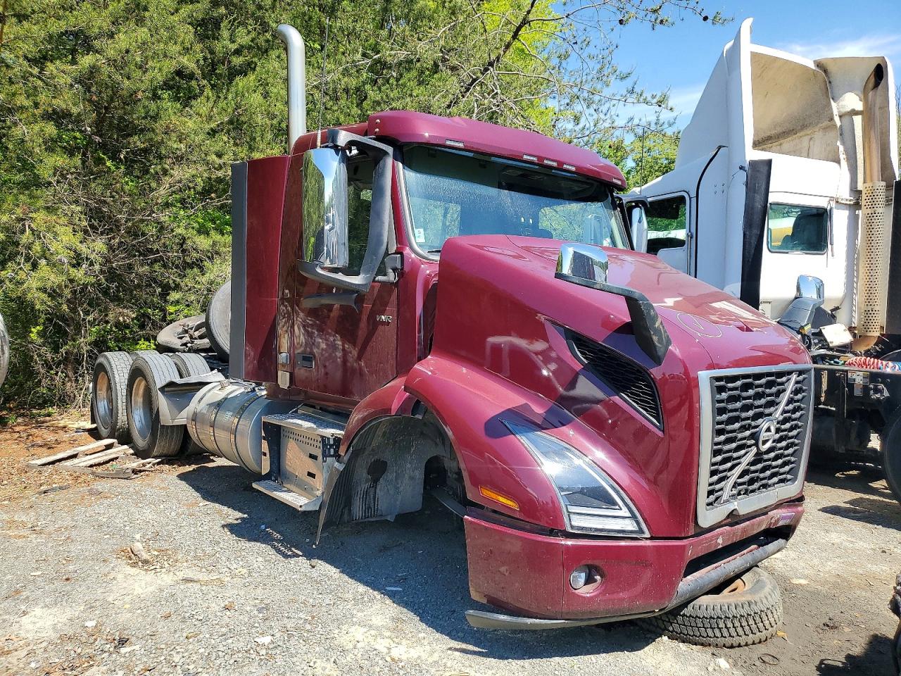 Salvage Volvo Vnr Image