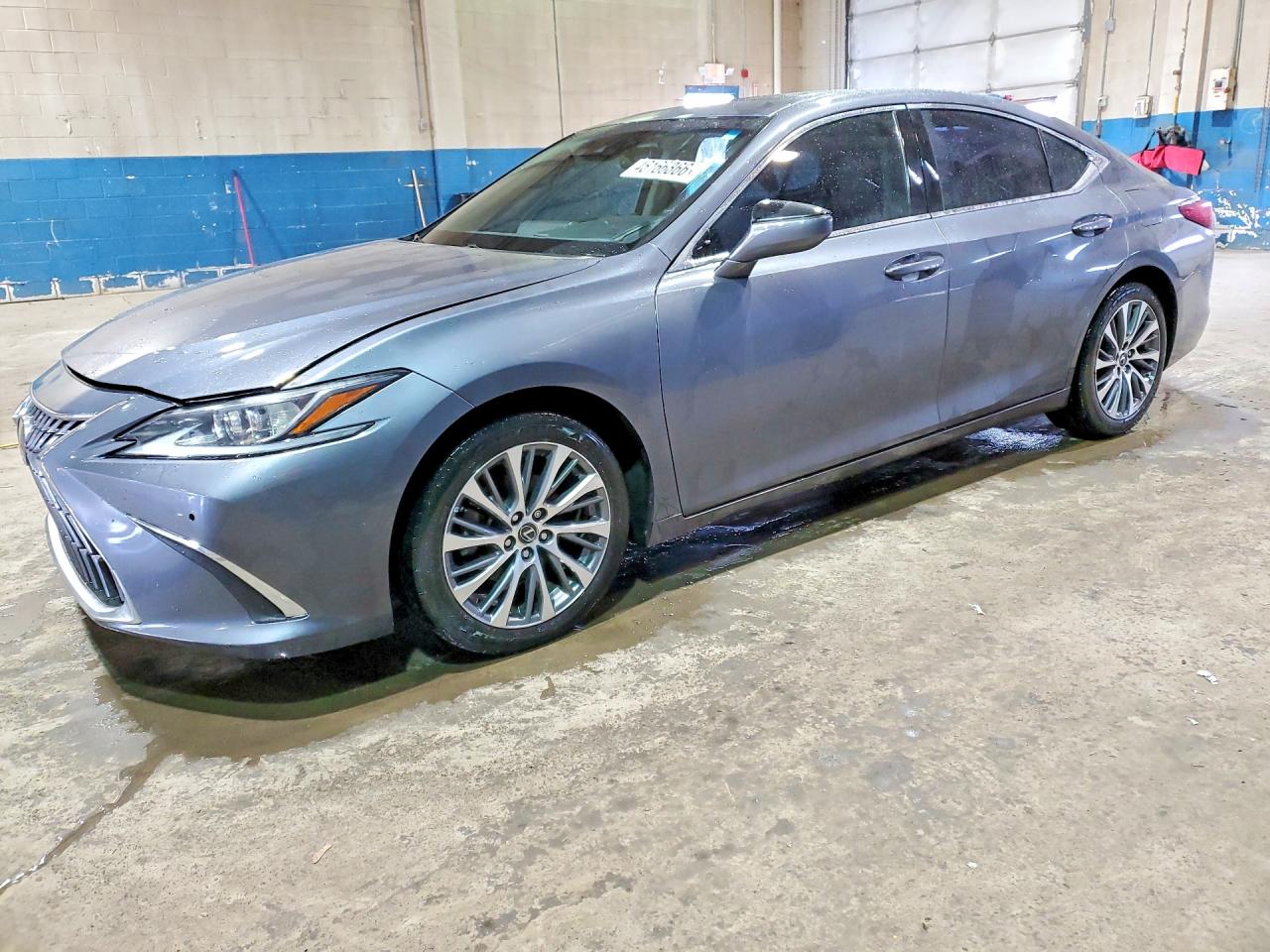 Salvage Lexus Es Image