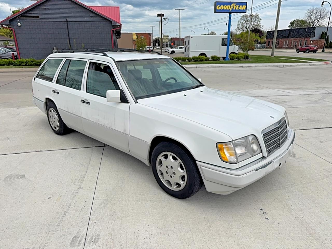Salvage Mercedes-Benz E-Class Image