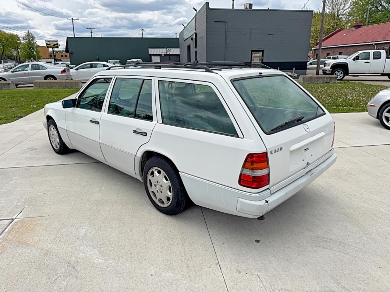 Mercedes-Benz E-Class 320