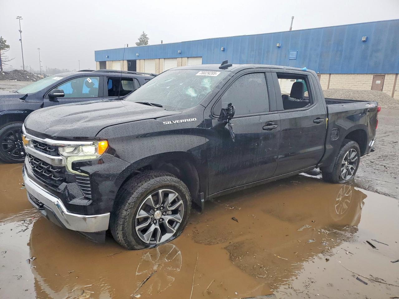 Salvage Chevrolet Silverado Image