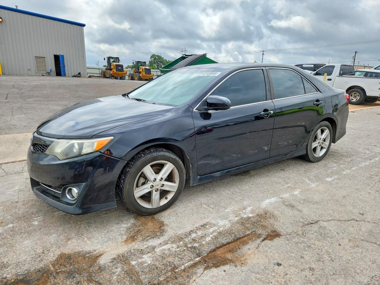 Salvage Toyota Camry Image