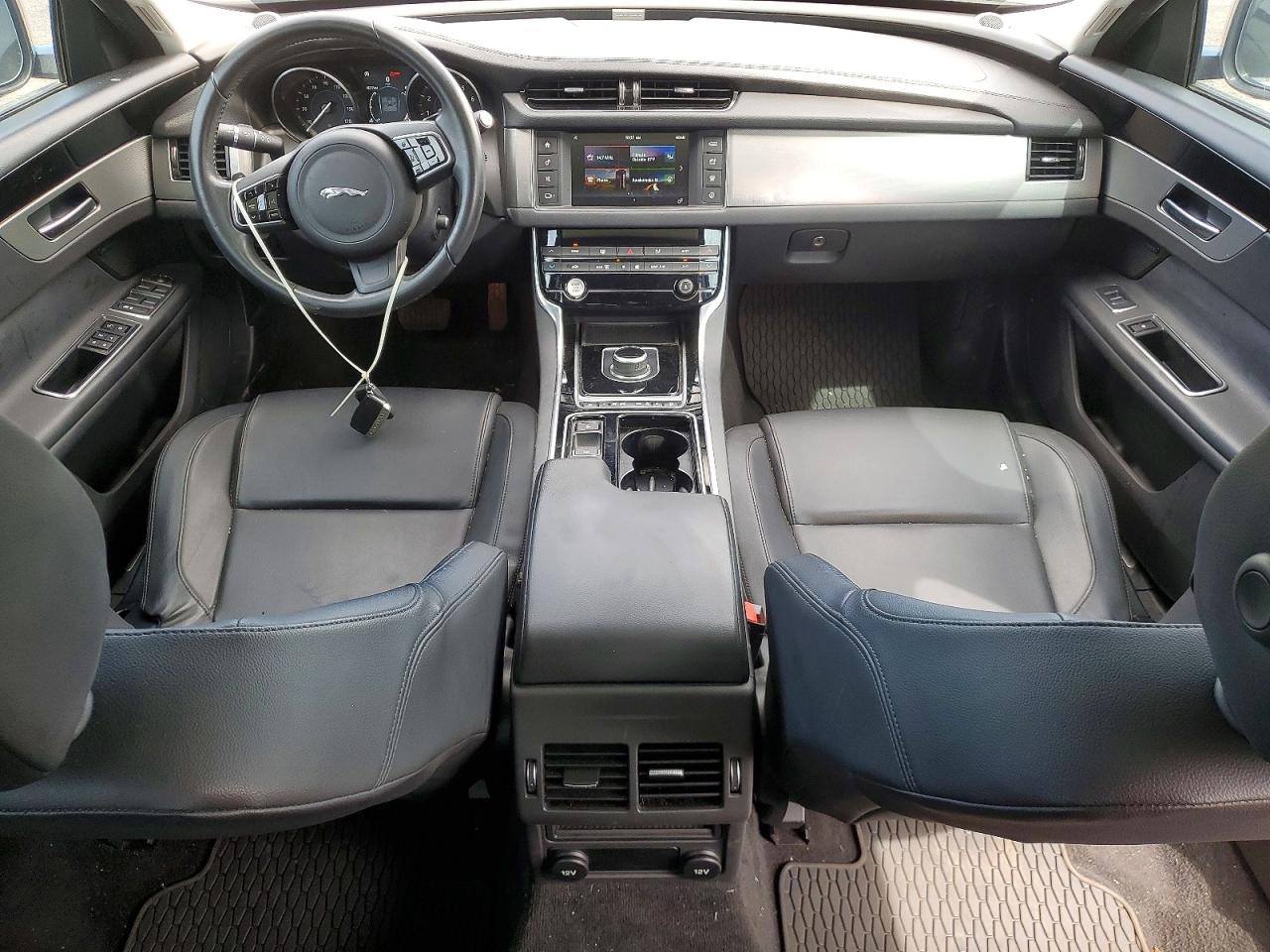 Jaguar XF Premium
