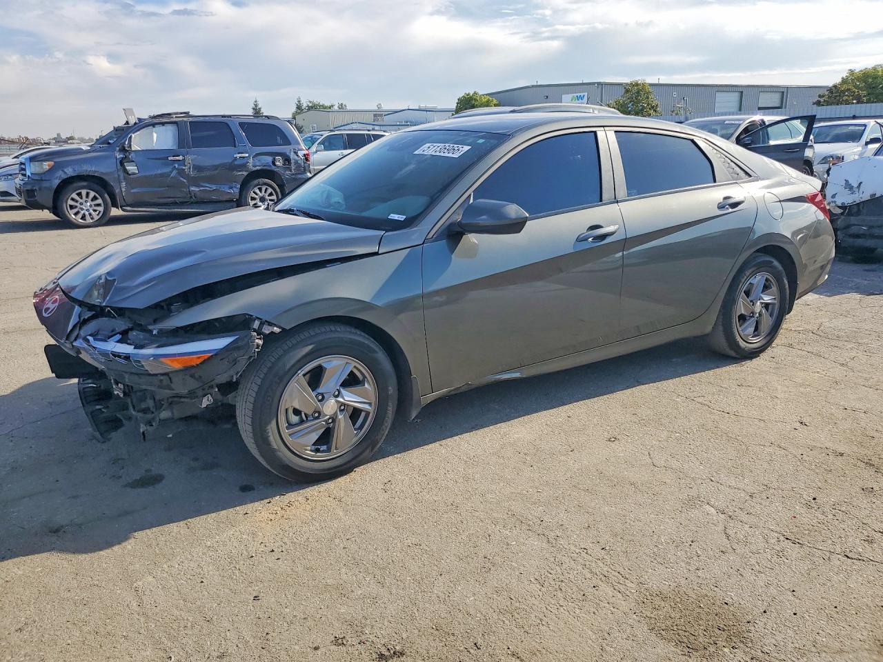 Salvage Hyundai ELANTRA Image