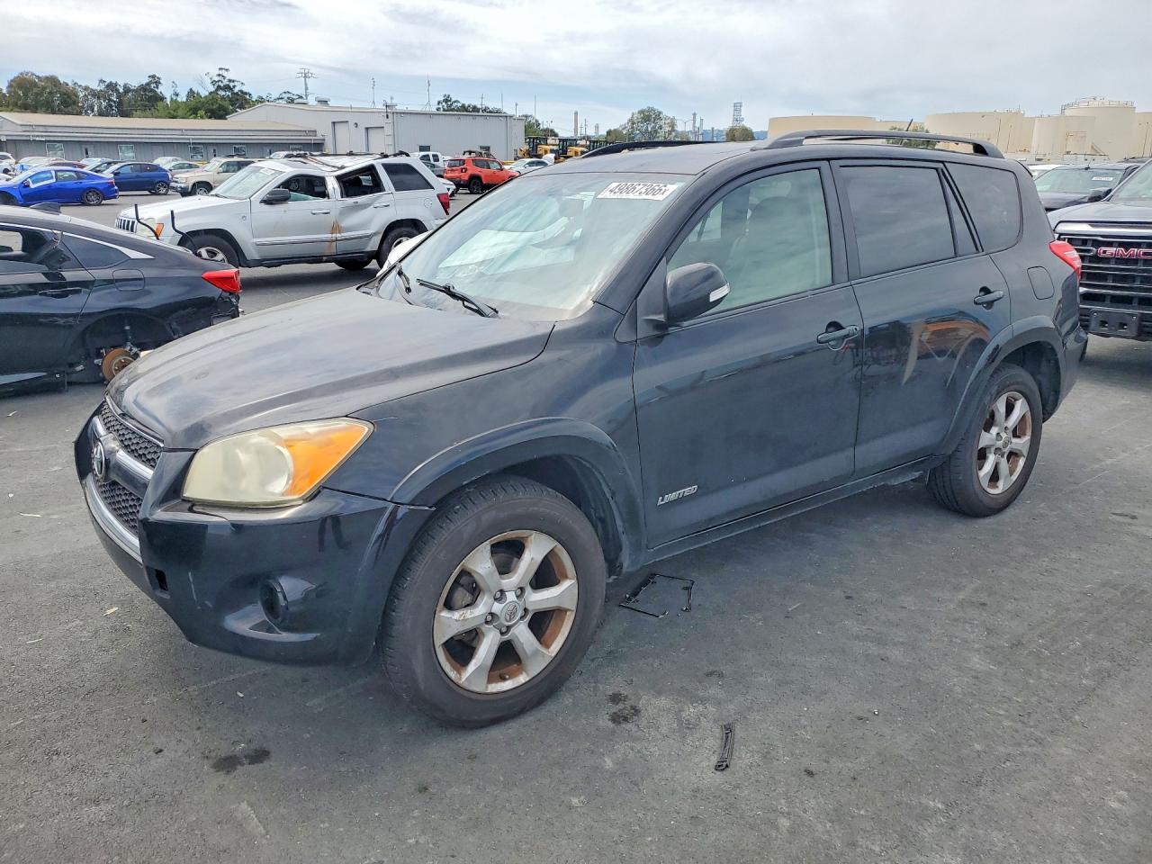 Salvage Toyota RAV4 Image