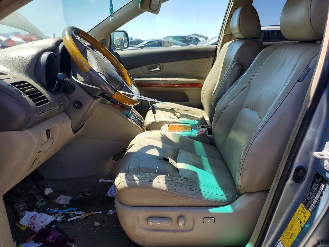 Lexus RX Base