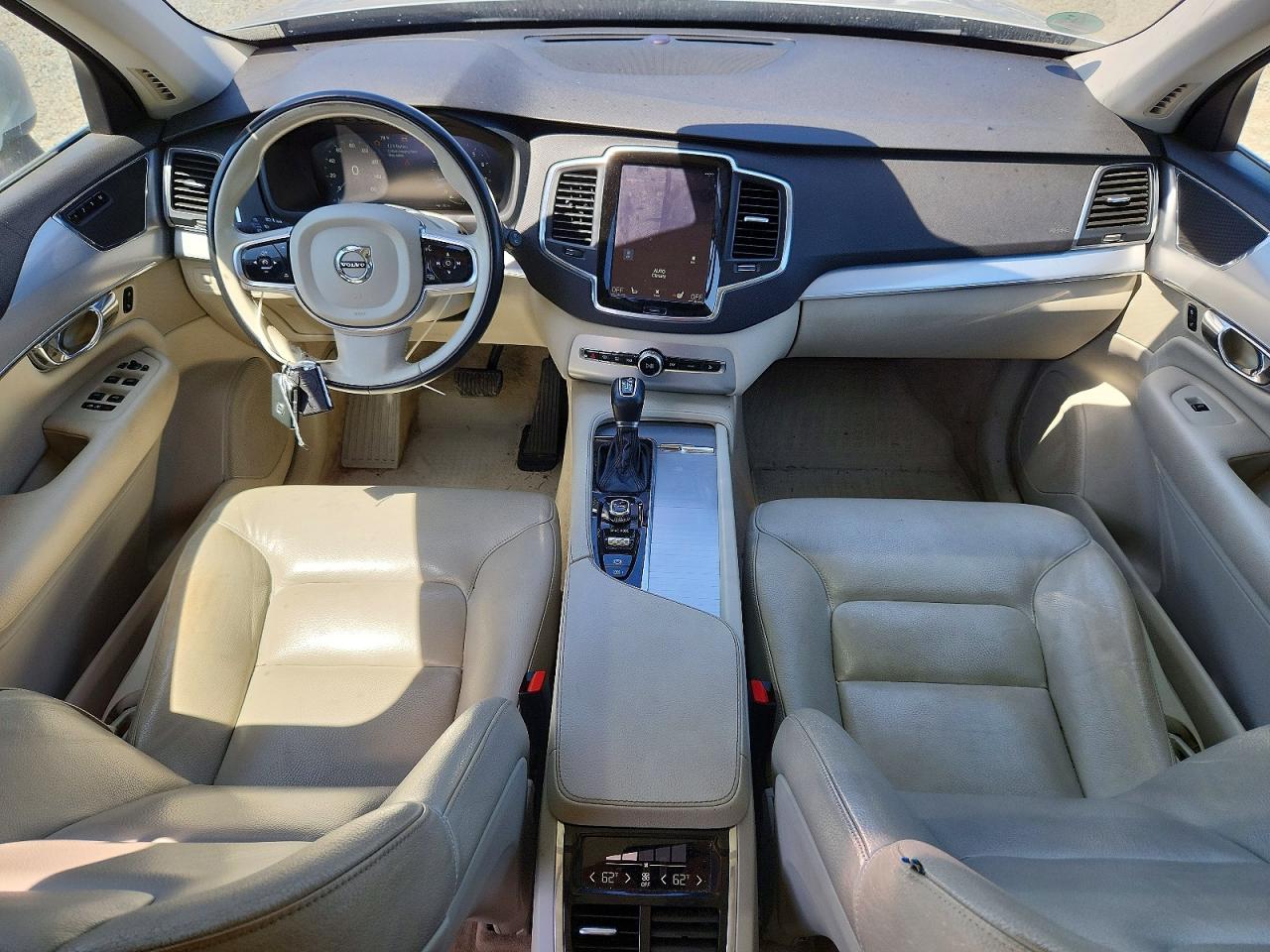 Volvo XC90 T6