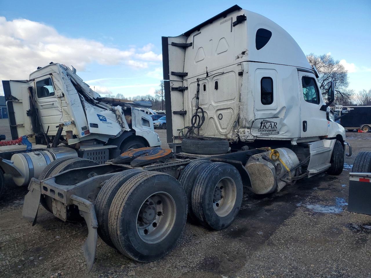 Freigliner Cascadia 126