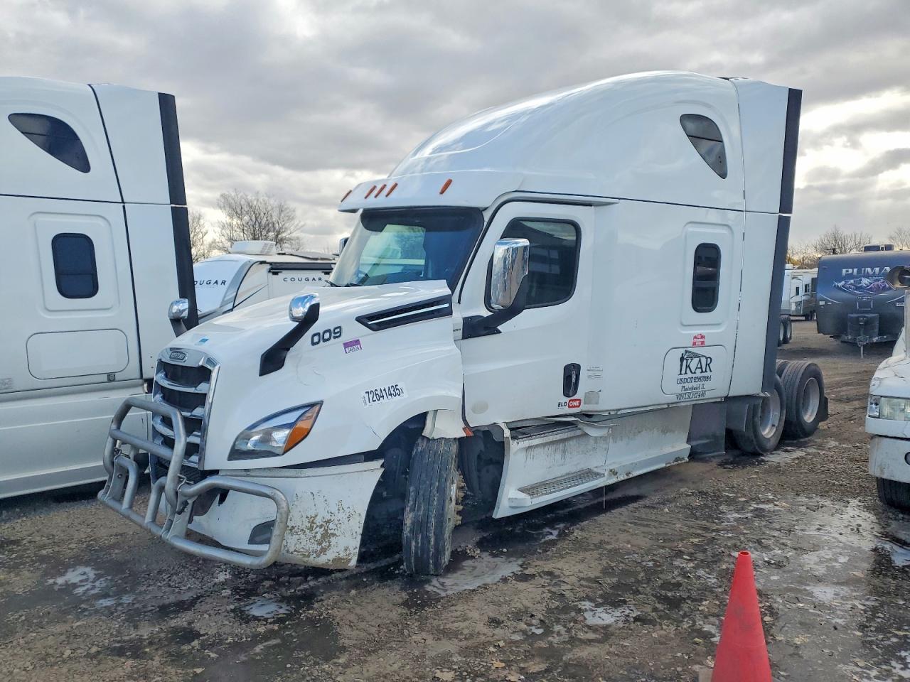 Freigliner Cascadia 126