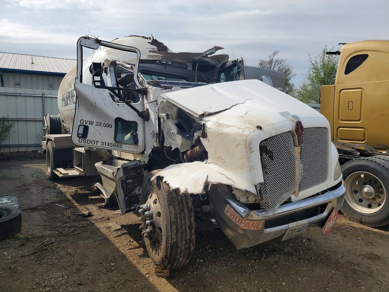 Salvage Kenworth Construction Image