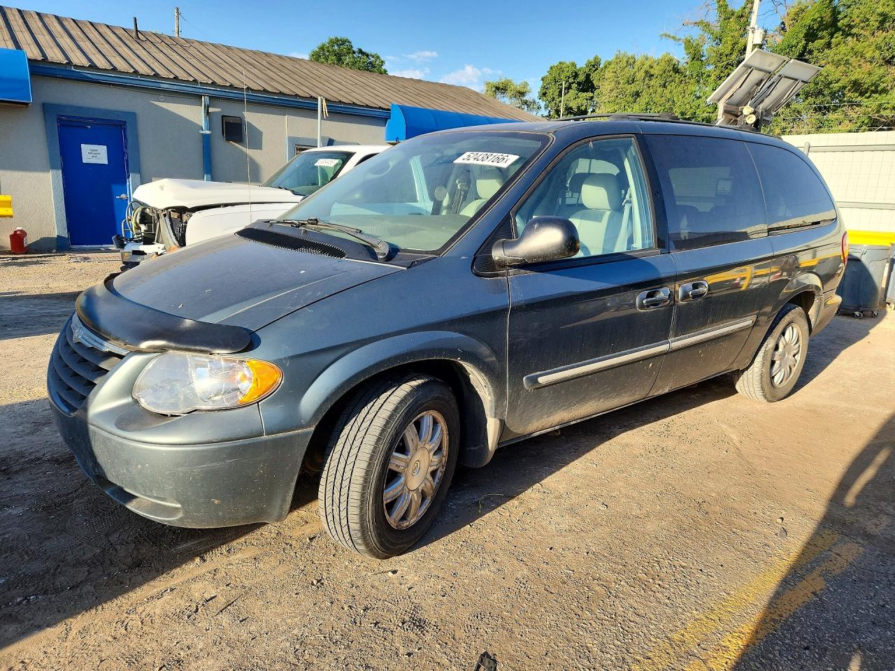 Salvage Chrysler Minivan Image