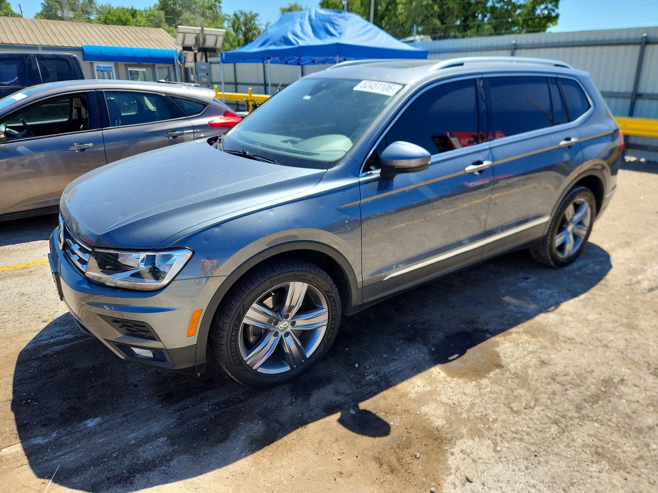 Salvage Volkswagen Tiguan Image