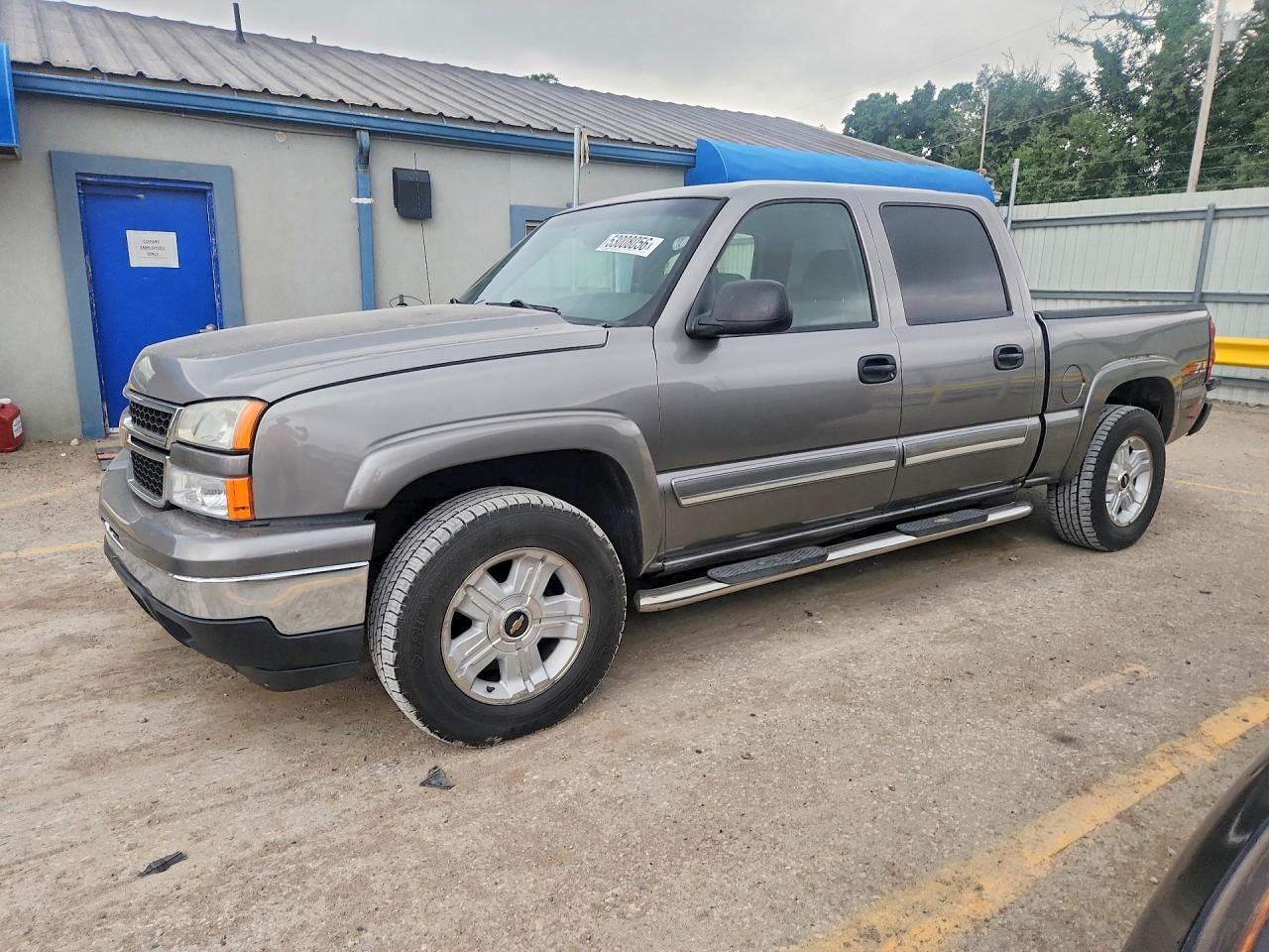 Salvage Chevrolet Silverado Image