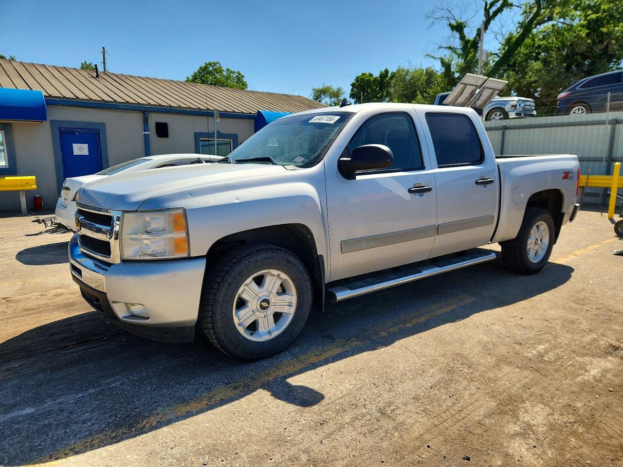 Salvage Chevrolet Silverado Image