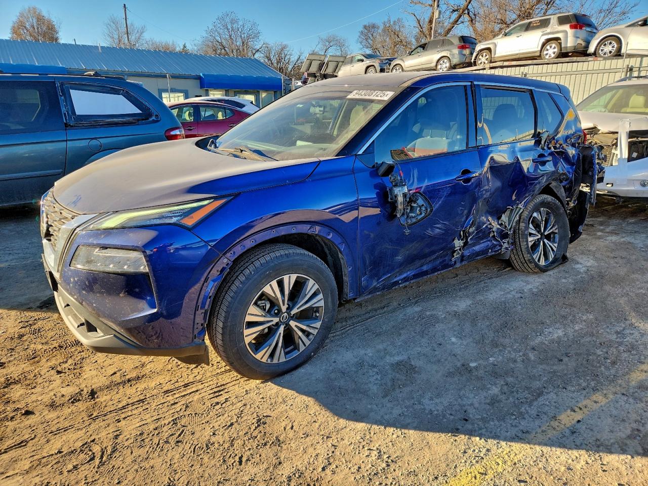 Salvage Nissan Rogue Image