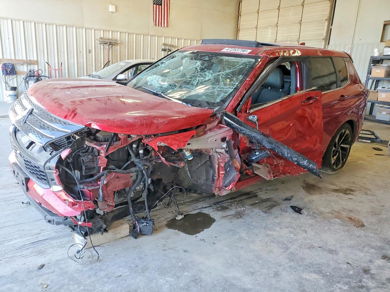 Salvage Mitsubishi Outlander Image