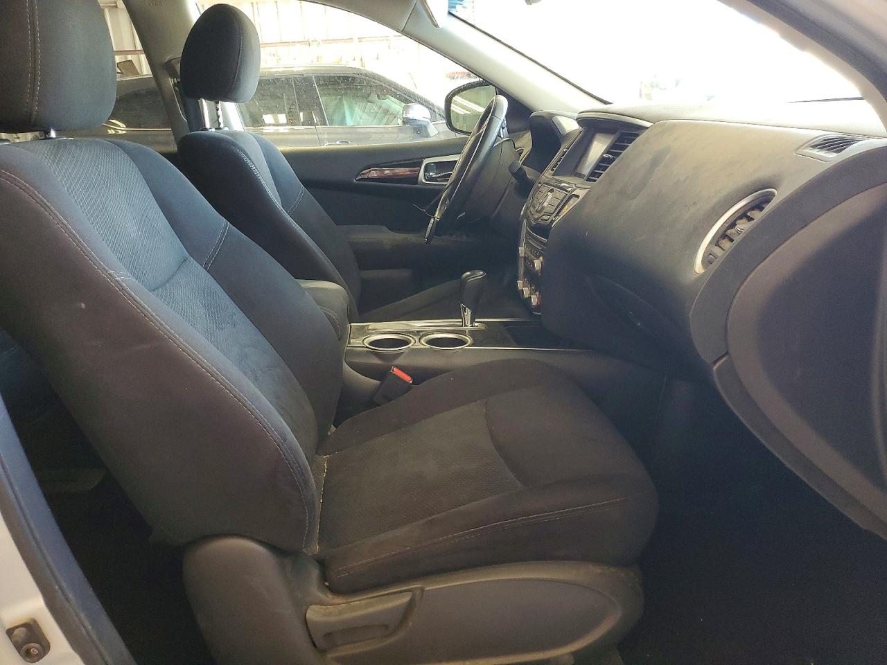 Nissan Pathfinder Sv