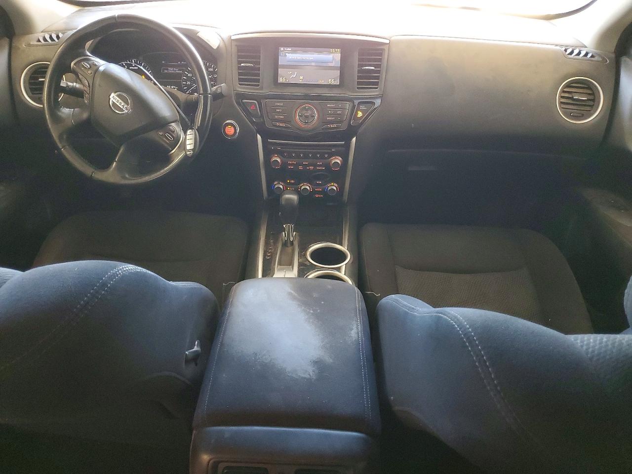Nissan Pathfinder Sv