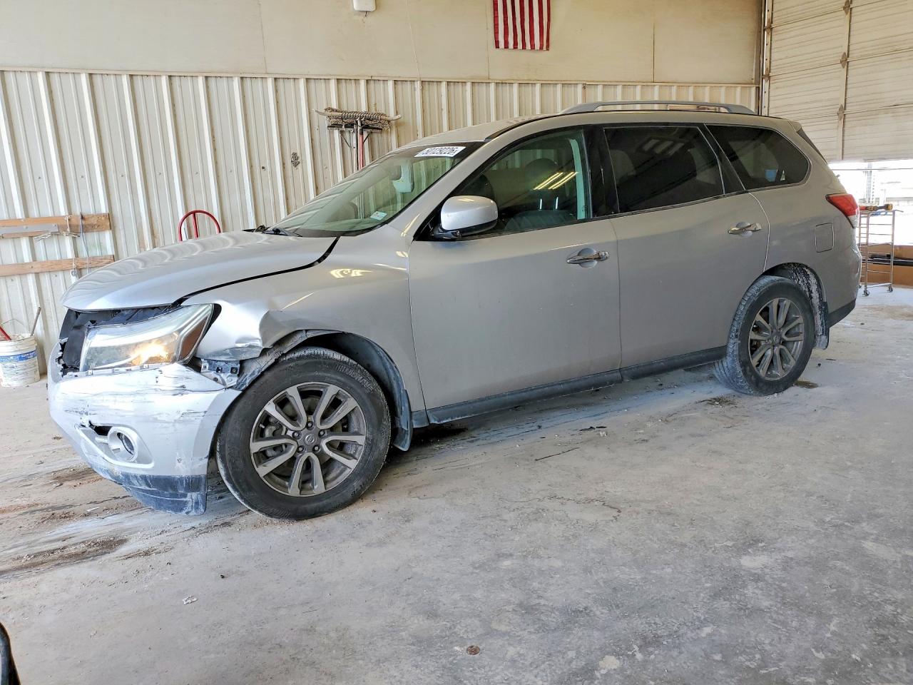 Salvage Nissan Pathfinder Image