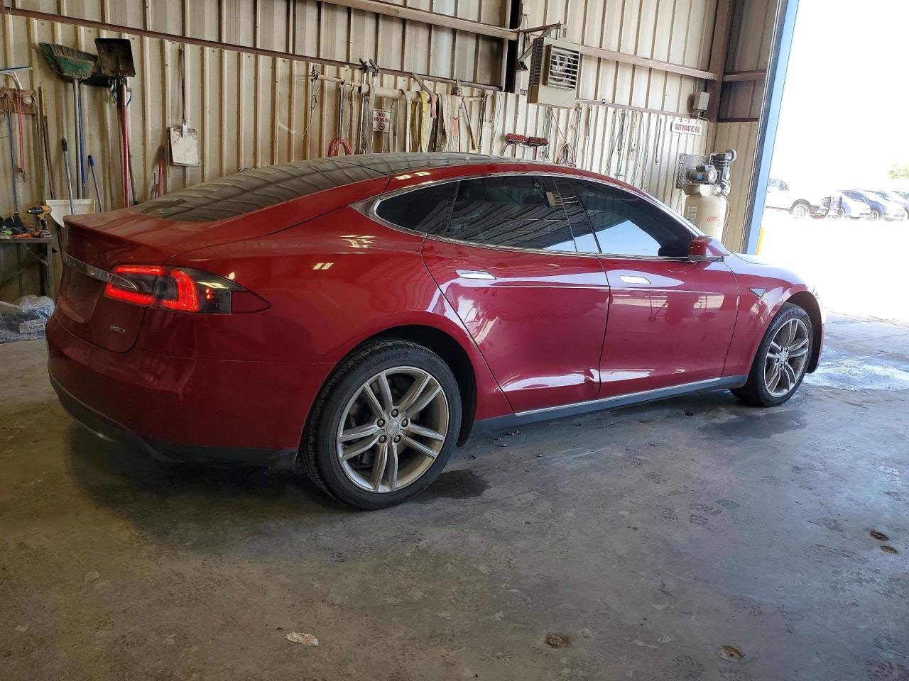 Tesla Model S 85d