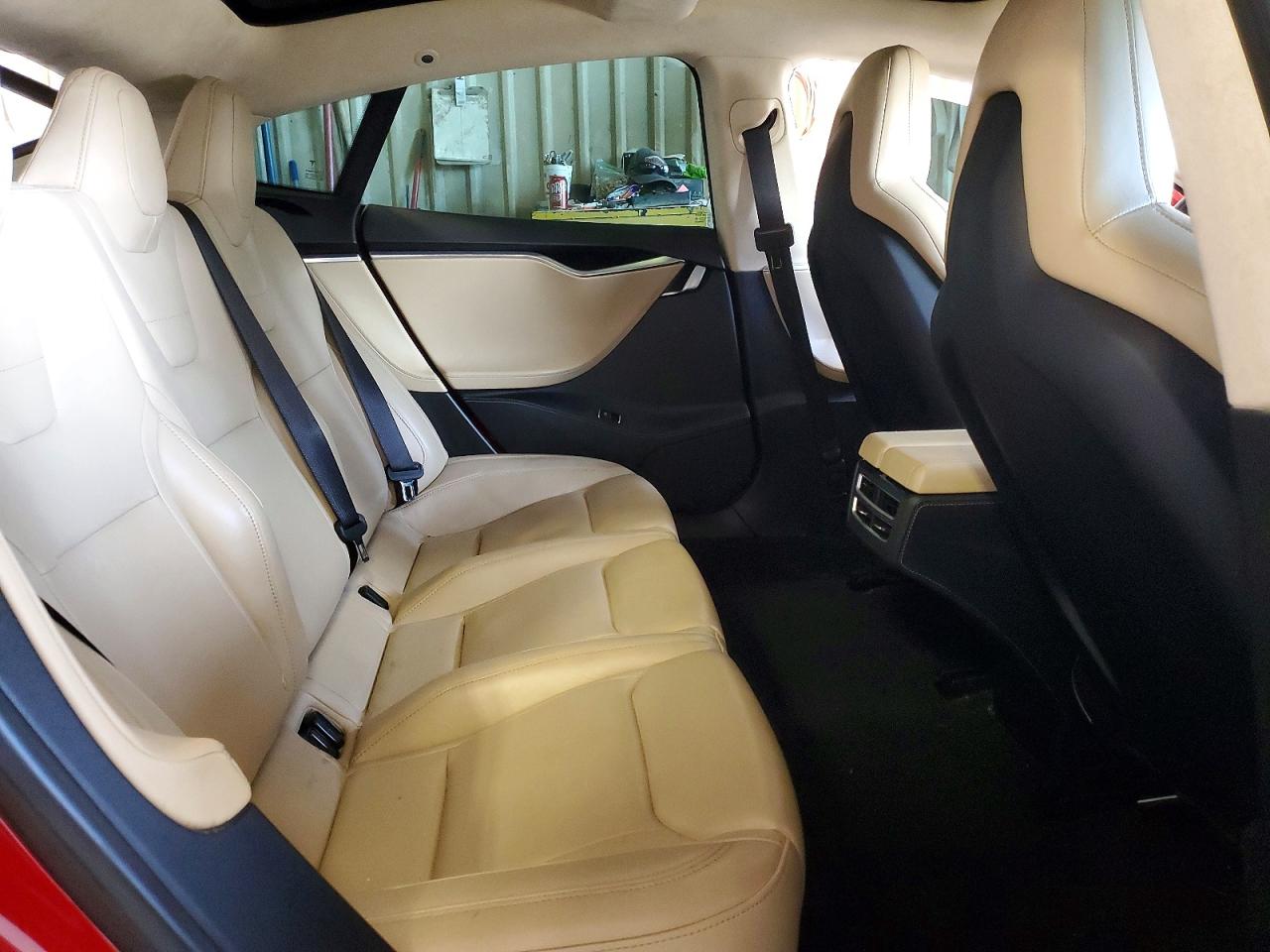 Tesla Model S 85d