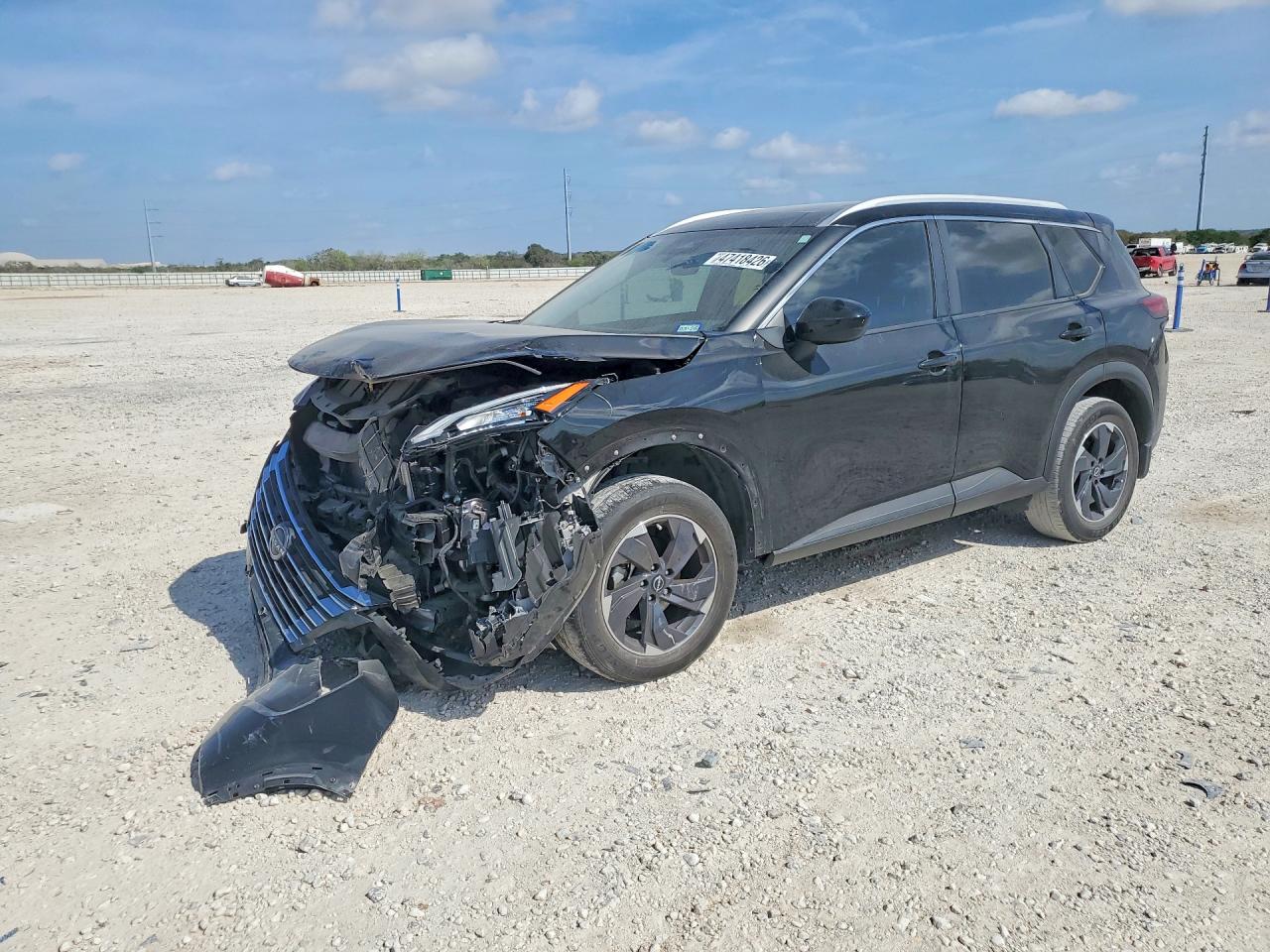 Salvage Nissan Rogue Image