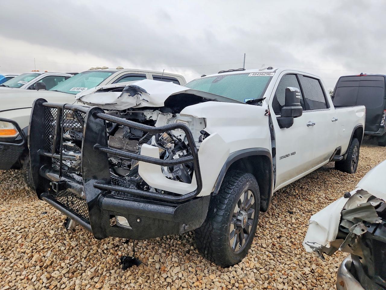 Salvage Chevrolet Silverado Image