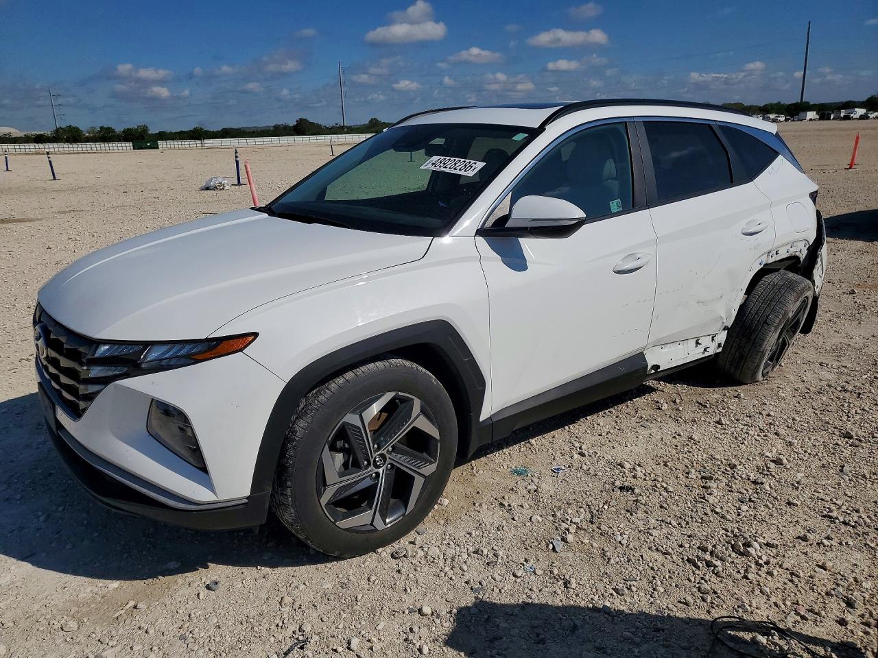 Salvage Hyundai TUCSON Image