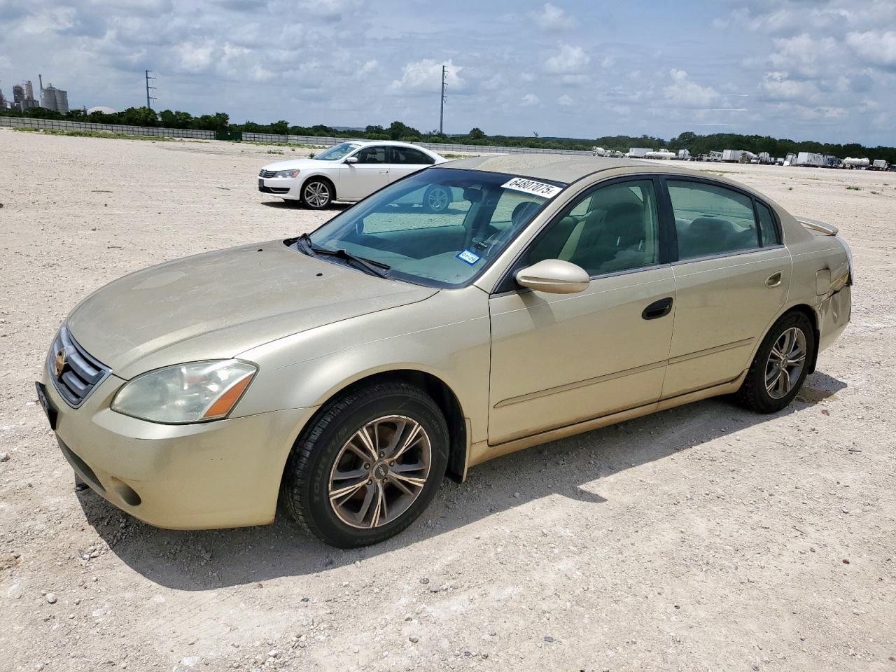 Salvage Nissan Altima Image