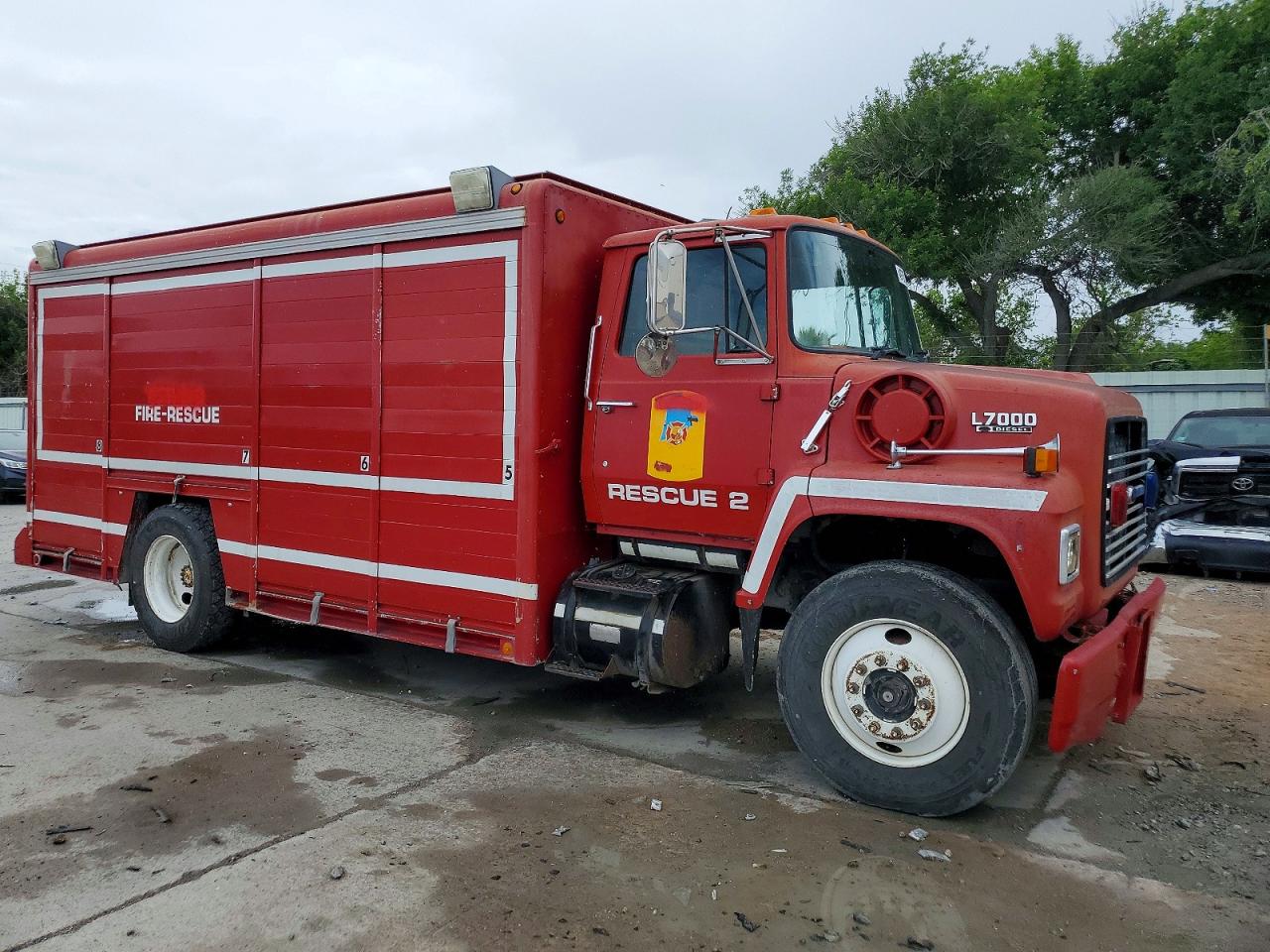 Salvage Ford L-Series Image