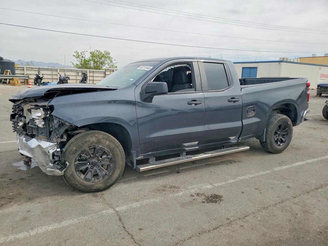 Salvage Chevrolet Silverado Image