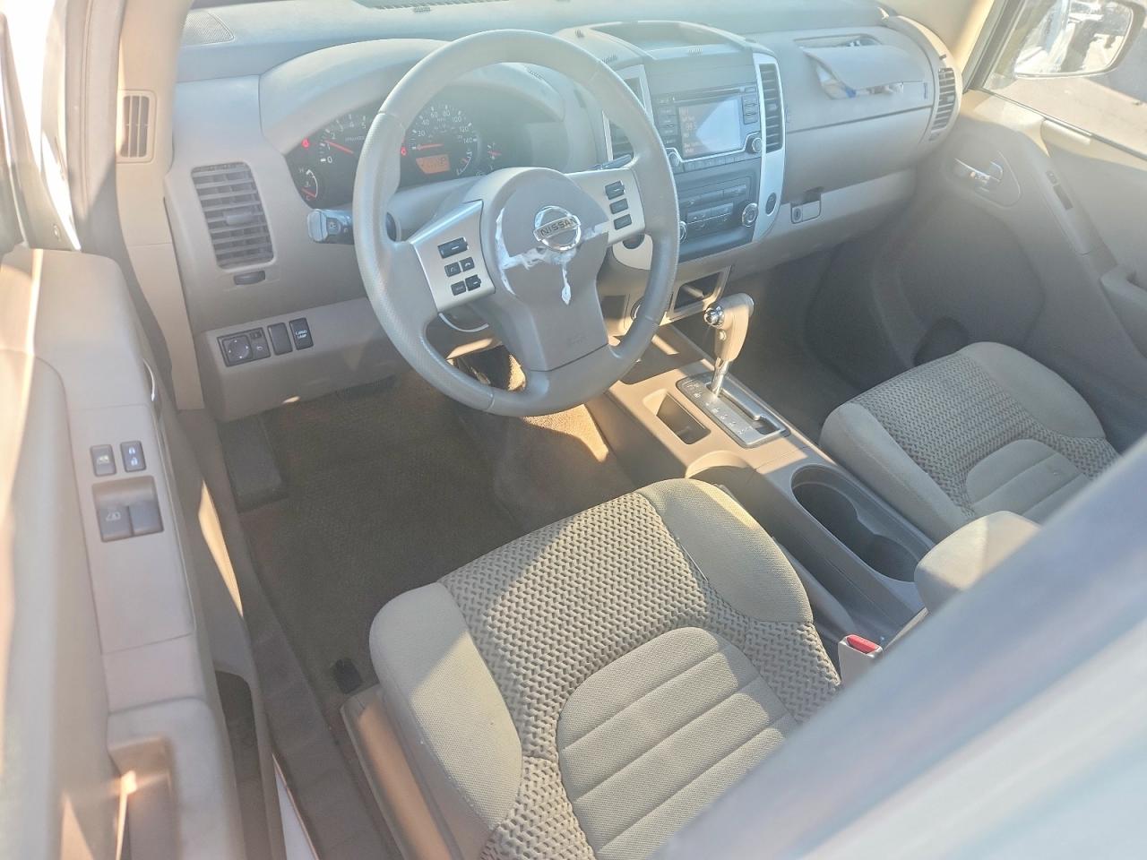 Nissan Frontier Sv